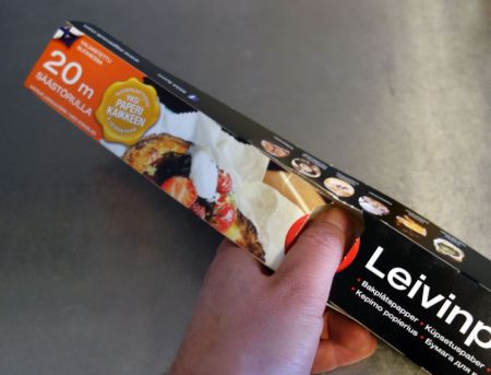 Pakkauksen lukitusaukko demokäytössä.